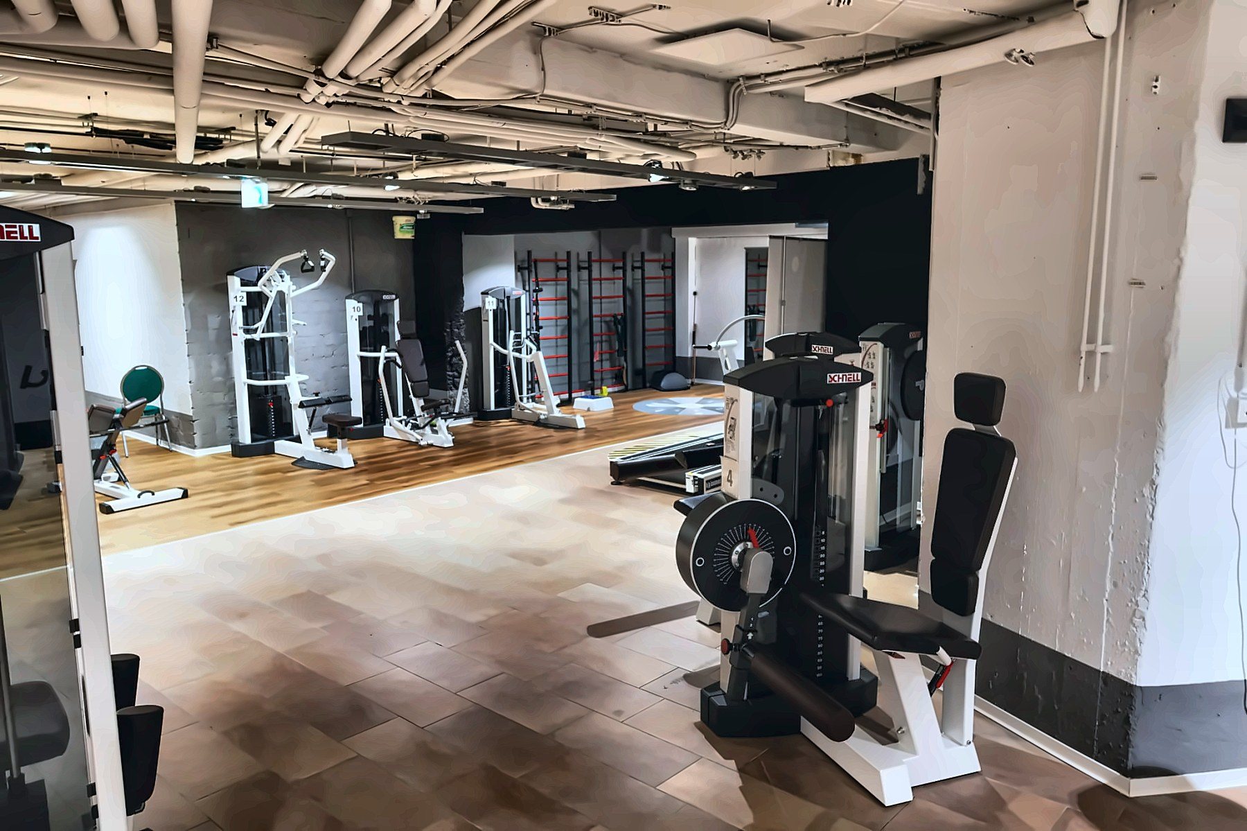 Moderner Kraftgerätebereich im AMILU FITNESS Oberursel